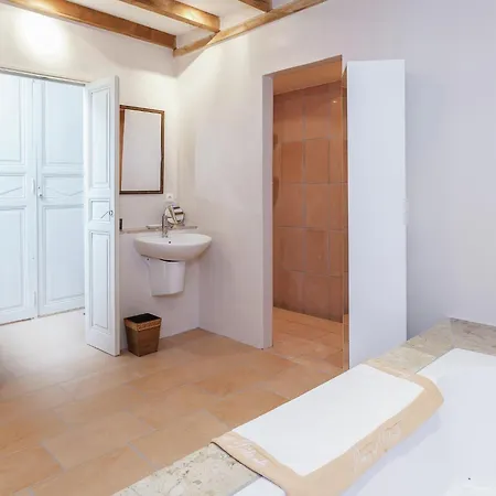 Modern With Swimming Pool Vakantiehuis *